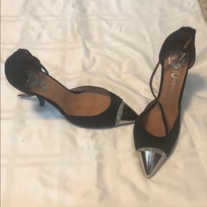 Stiletto silver cap toe high heel shoe